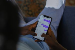 La IA supera la barrera de la muerte y nos permite hablar con seres queridos que ya no están